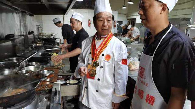 香酥鸭、当归炖鸡等传统技艺支撑起川菜大师刘和平50年的餐饮人生