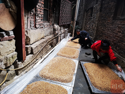 年味里品川味②|巴中恩阳：提糖麻饼 当年走街串巷售卖，如今无人货柜自取