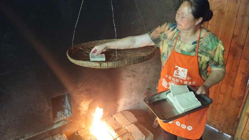传承千年的传统手工制作——北川豆腐干制作技艺